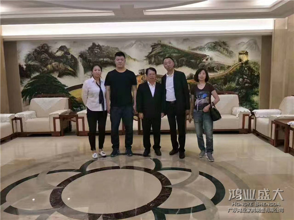 南京中建大厦第二期办公家具项目与鸿业家具集团签订合约